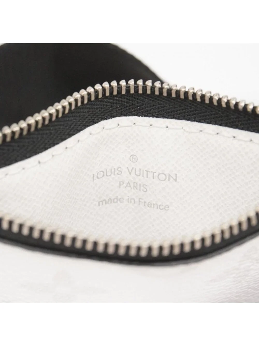 Louis Vuitton Shoulder Bag Taigarama Gaston Wearable Wallet Blanc